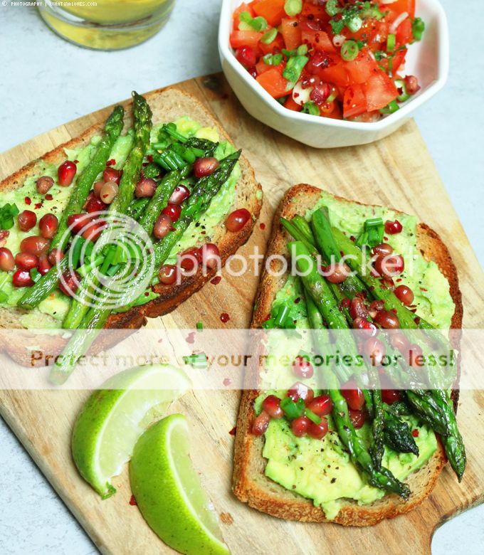 Lieblingsstulle mit grünem Spargel & Avocado | whatinaloves.com