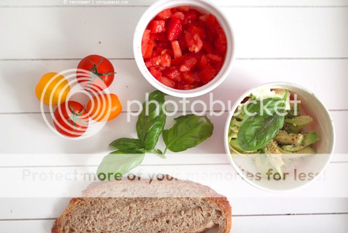 http://i402.photobucket.com/albums/pp103/Sushiina/cityglam/bread.jpg