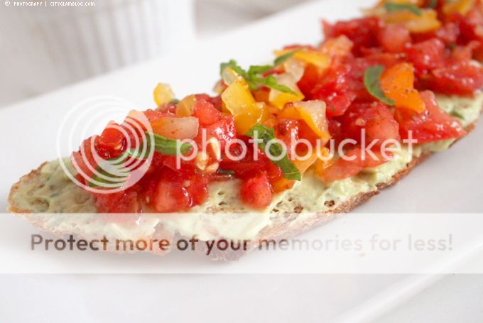 http://i402.photobucket.com/albums/pp103/Sushiina/cityglam/bread2.jpg