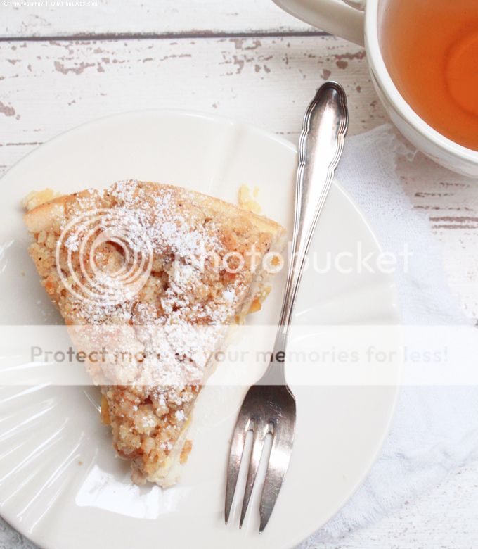 Apple Cake with Crumbles // Whatinaloves.com Apfelkuchenliebe