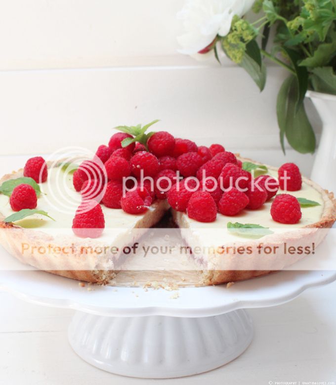 Himbeertarte | whatinaloves.com Saisonell kochen, eat seasonal, Sommertarte