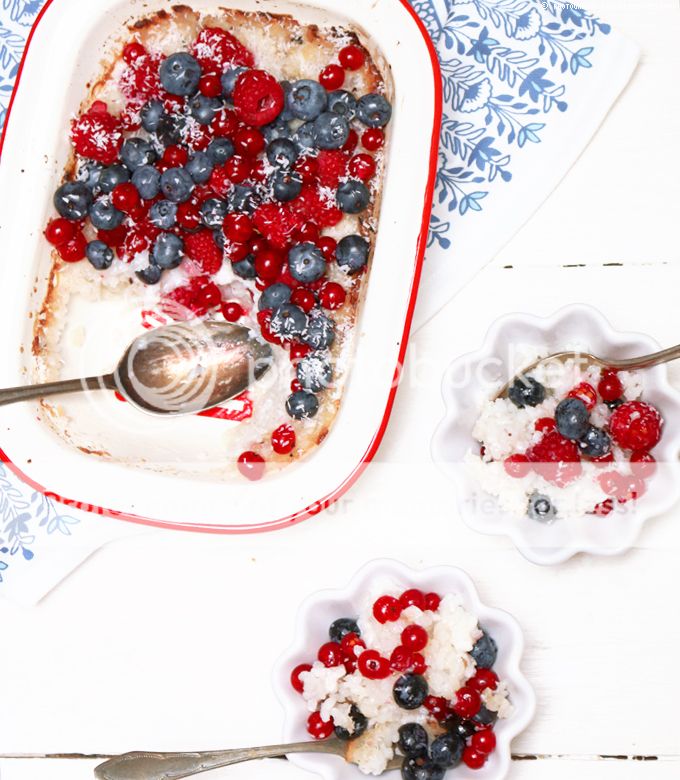 Kokos-Ofenmilchreis mit den letzten Beeren dieses Sommers | whatinaloves.com Ofenmilchreis