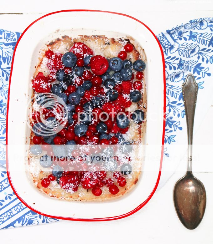 Kokos-Ofenmilchreis mit den letzten Beeren dieses Sommers | whatinaloves.com Ofenmilchreis, Milchreis, Ofen, kokosmilchreis