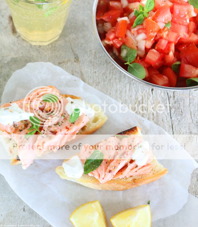 Lachsschnittchen und tomatensalat | whatinaloves.com
