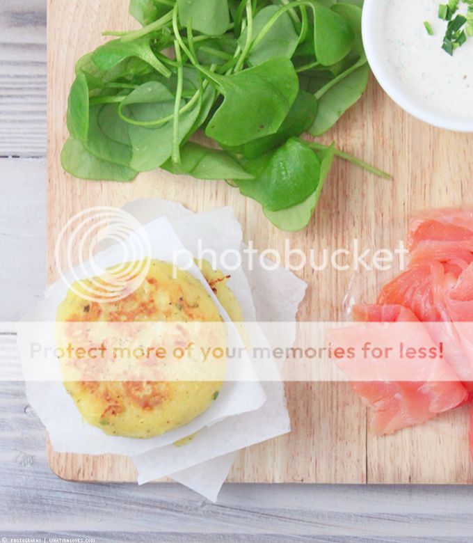 Kartoffelburger mit Lachs | whatinaloves.com Potato Burger, Burger, Portulak, Lachs, Sahnemeerrettich,