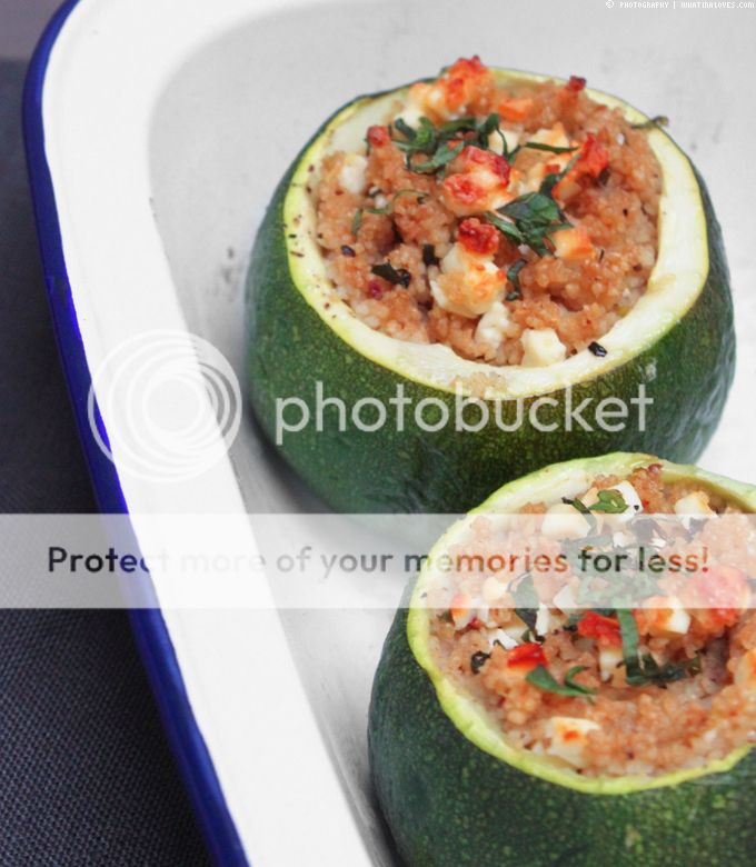 CousCous stuffed Zucchini // whatinaloves.com Reishunger