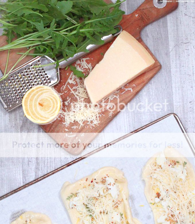 white pizza with arugula | whatinaloves.com