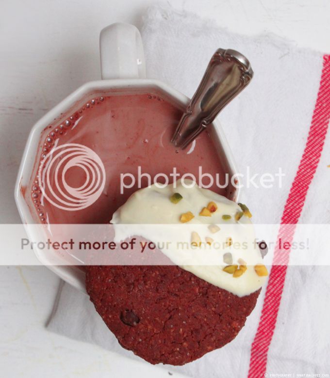 Geschenke aus der Küche: Schoko-Nuss-Kekse | whatinaloves.com Kakao und Kekse