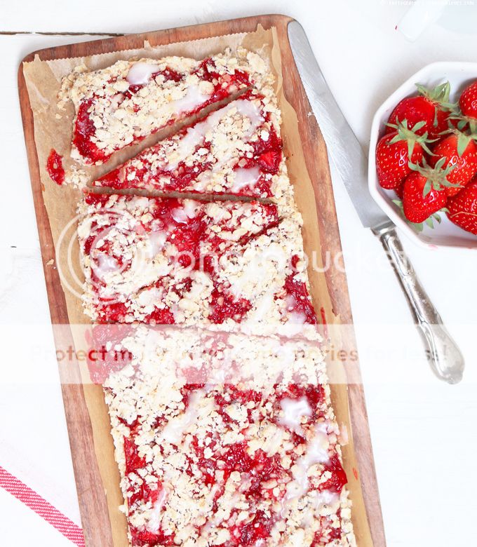 {Eat Seasonal} Strawberry-Crumble-Bars | whatinaloves.com