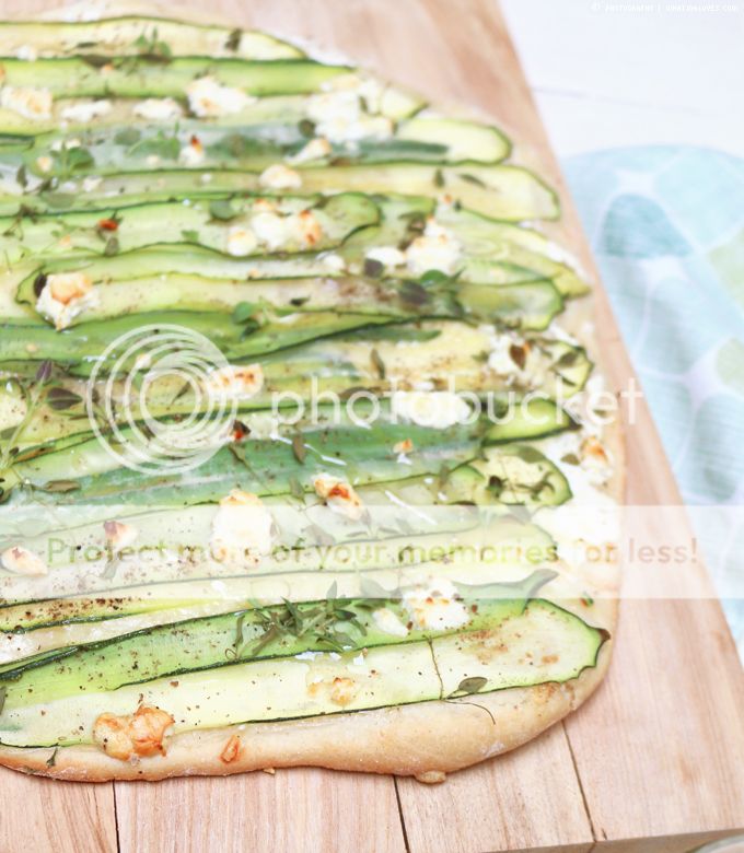 Zucchini-Pizza mit Feta | whatinaloves.com Zucchini-Pizza mit Feta | whatinaloves.com