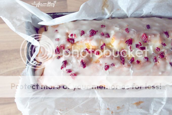 http://i402.photobucket.com/albums/pp103/Sushiina/cityglam/cranberrycake1.jpg