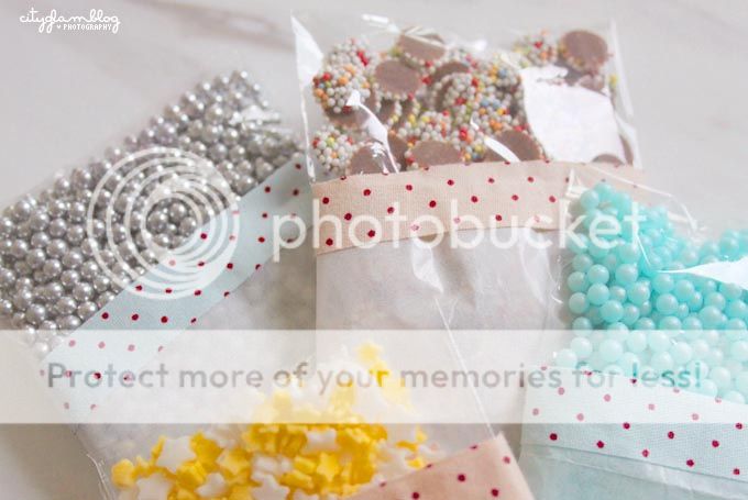 http://i402.photobucket.com/albums/pp103/Sushiina/cityglam/diy_cuppack5.jpg