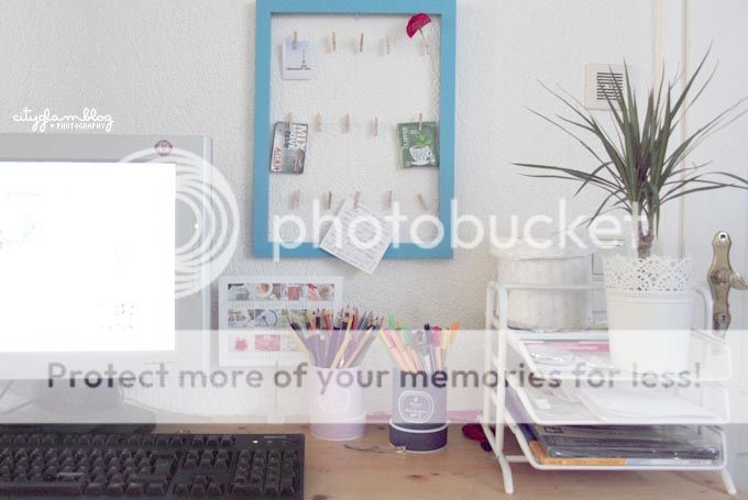 http://i402.photobucket.com/albums/pp103/Sushiina/cityglam/diy_pinboard4.jpg