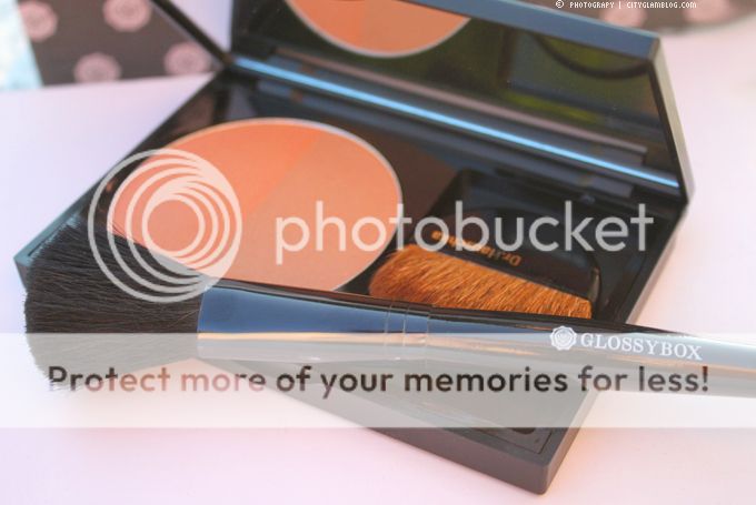 http://i402.photobucket.com/albums/pp103/Sushiina/cityglam/glossy7.jpg
