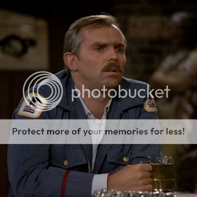 Cliff_Clavin_in_Cheers1_zpsd1b05583.jpg